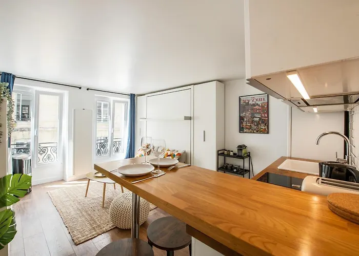 Super - Sentier - Air Conditioning شقة *